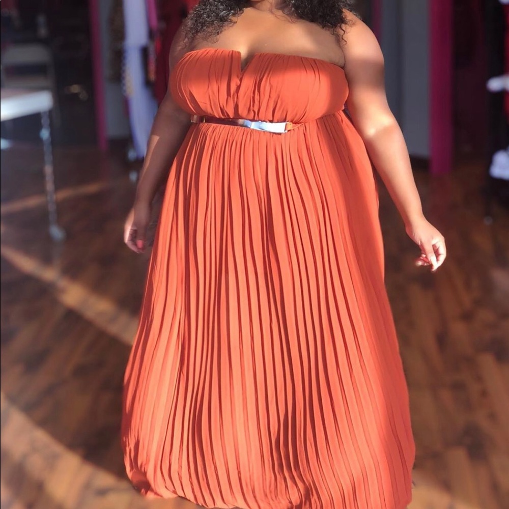 Plus Maxi Dress w/chrome belt - Picture 2 of 3